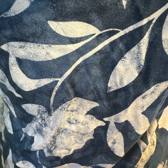 NWT LuLaRoe Destiny Floral Lace Sleeve Top - Blue and White - Picture 4 of 5